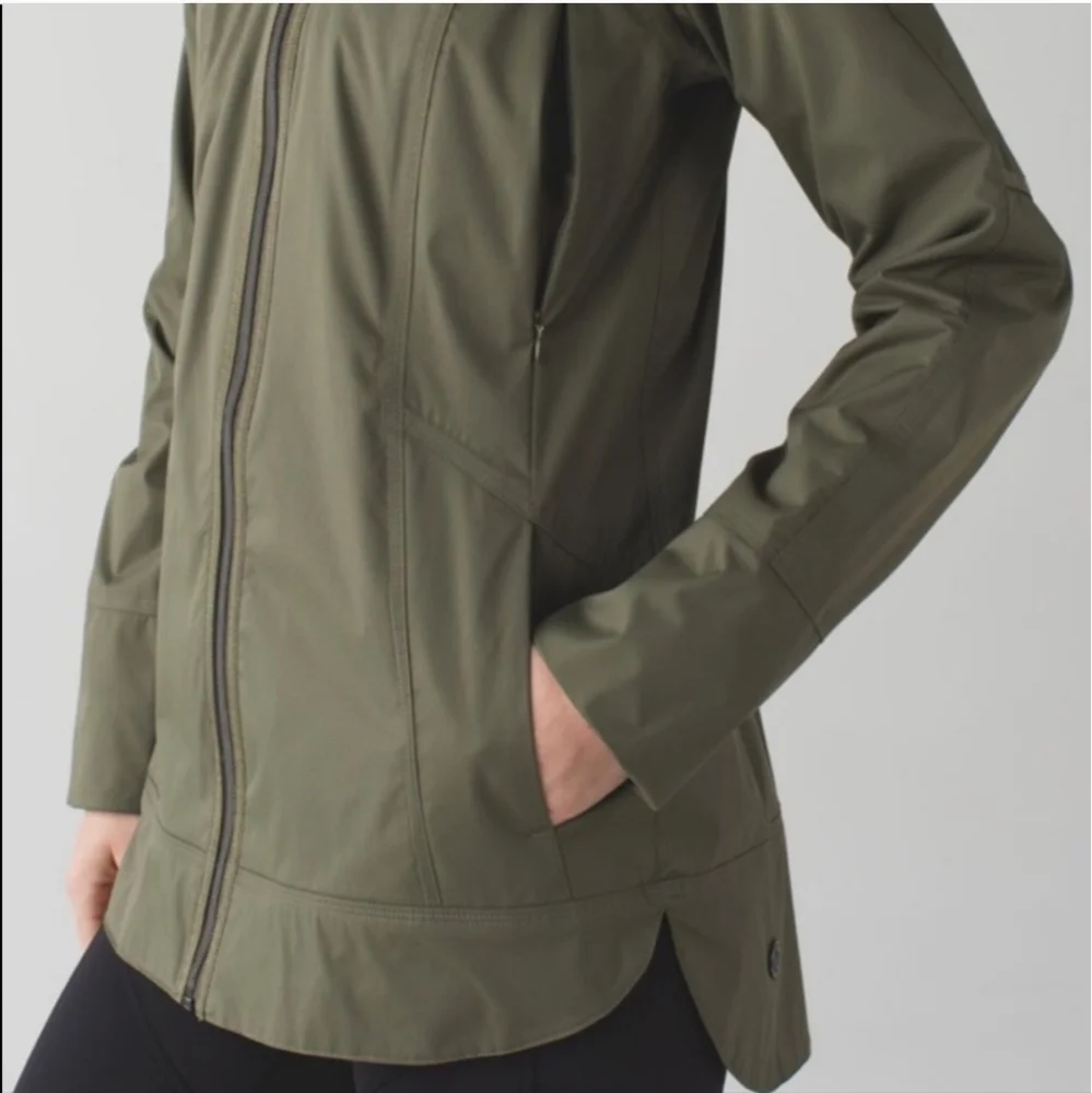 Lululemon Fo Drizzle Jacket 4 Olive Fatigue Green Rain Coat Hooded